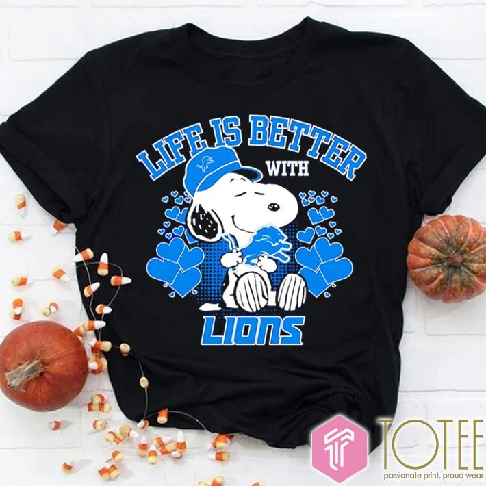 Life Is Better Lions Snoopy Hug Detroit Lions Logo T-shirt